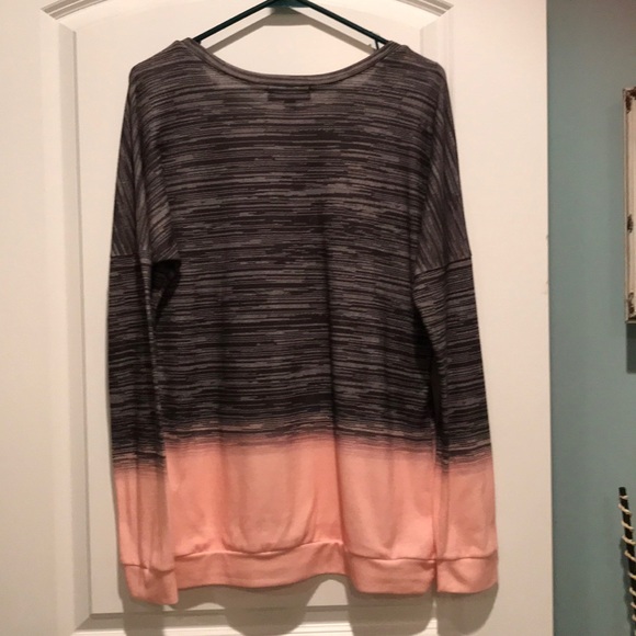 Mason + McKenzie women’s medium sweatshirt - Picture 2 of 5